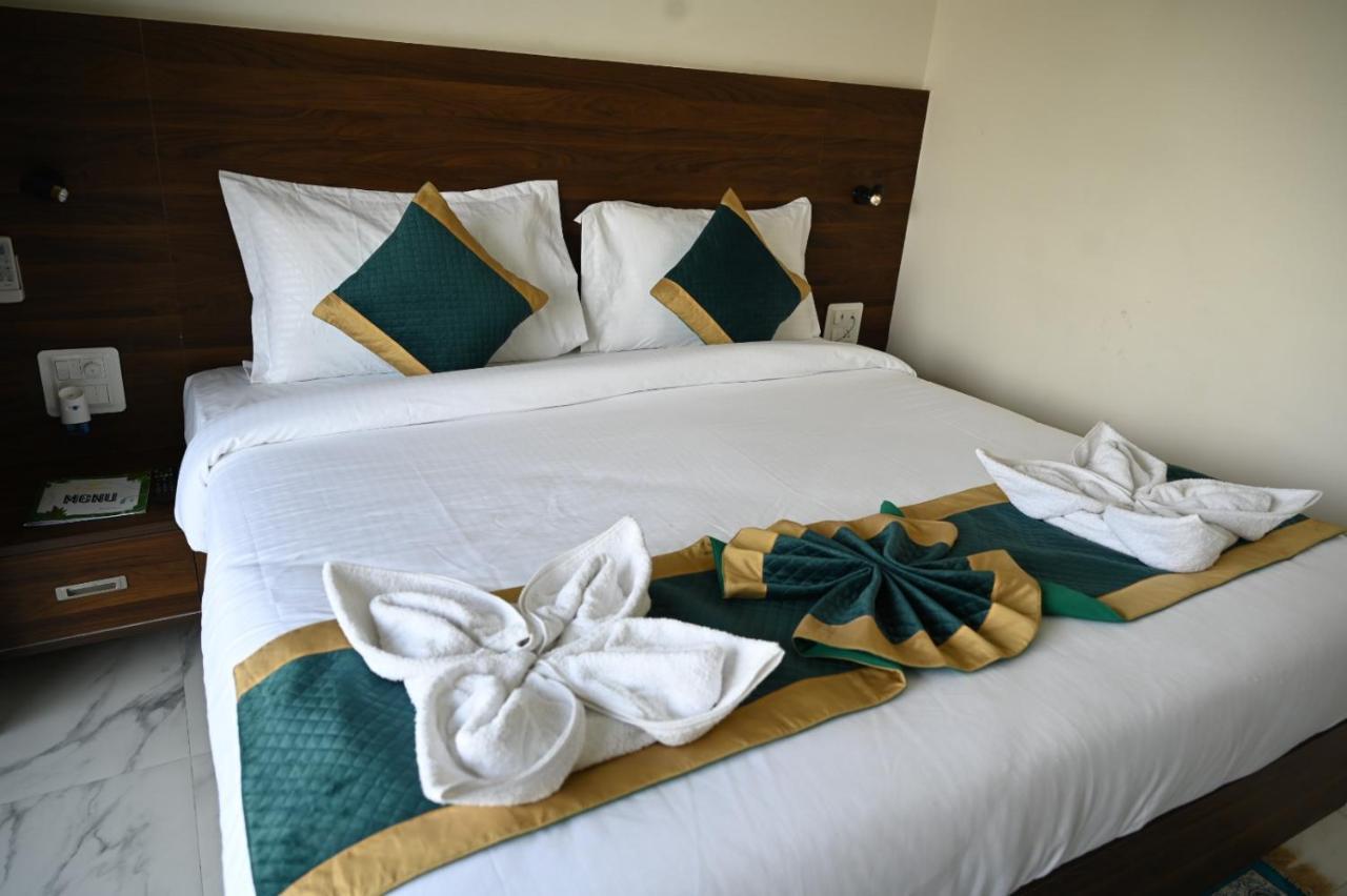 Hotel 7 Heaven 德拉敦 外观 照片