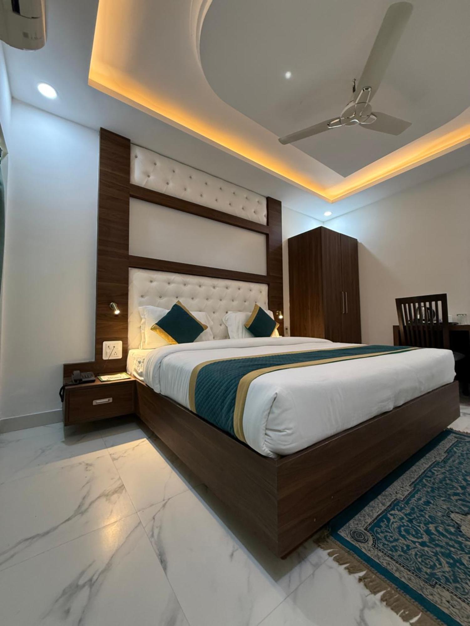 Hotel 7 Heaven 德拉敦 外观 照片
