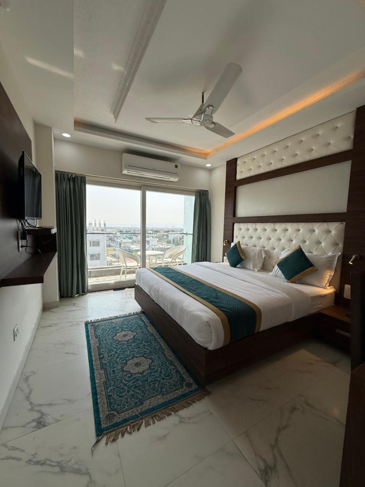 Hotel 7 Heaven 德拉敦 外观 照片