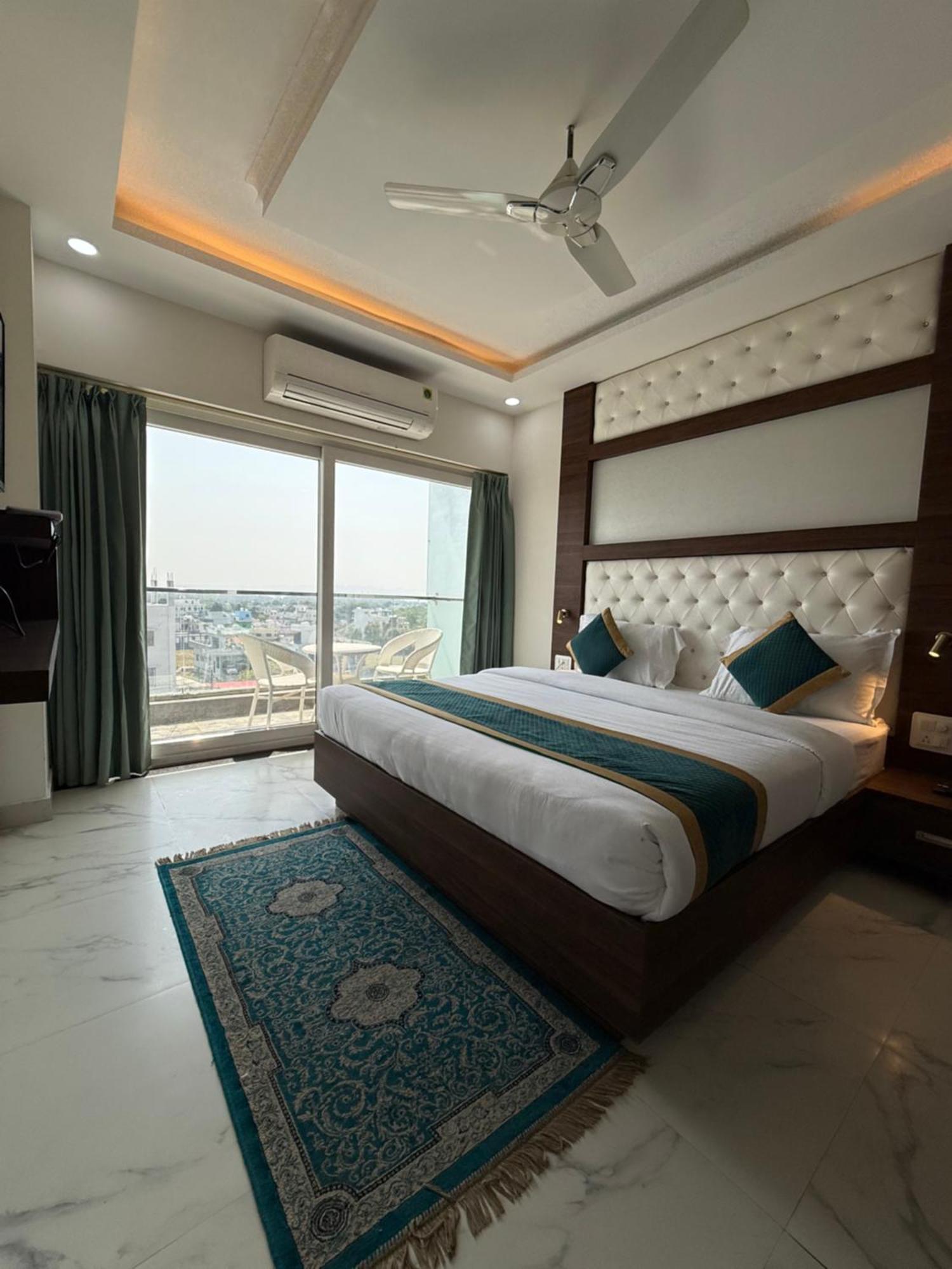 Hotel 7 Heaven 德拉敦 外观 照片