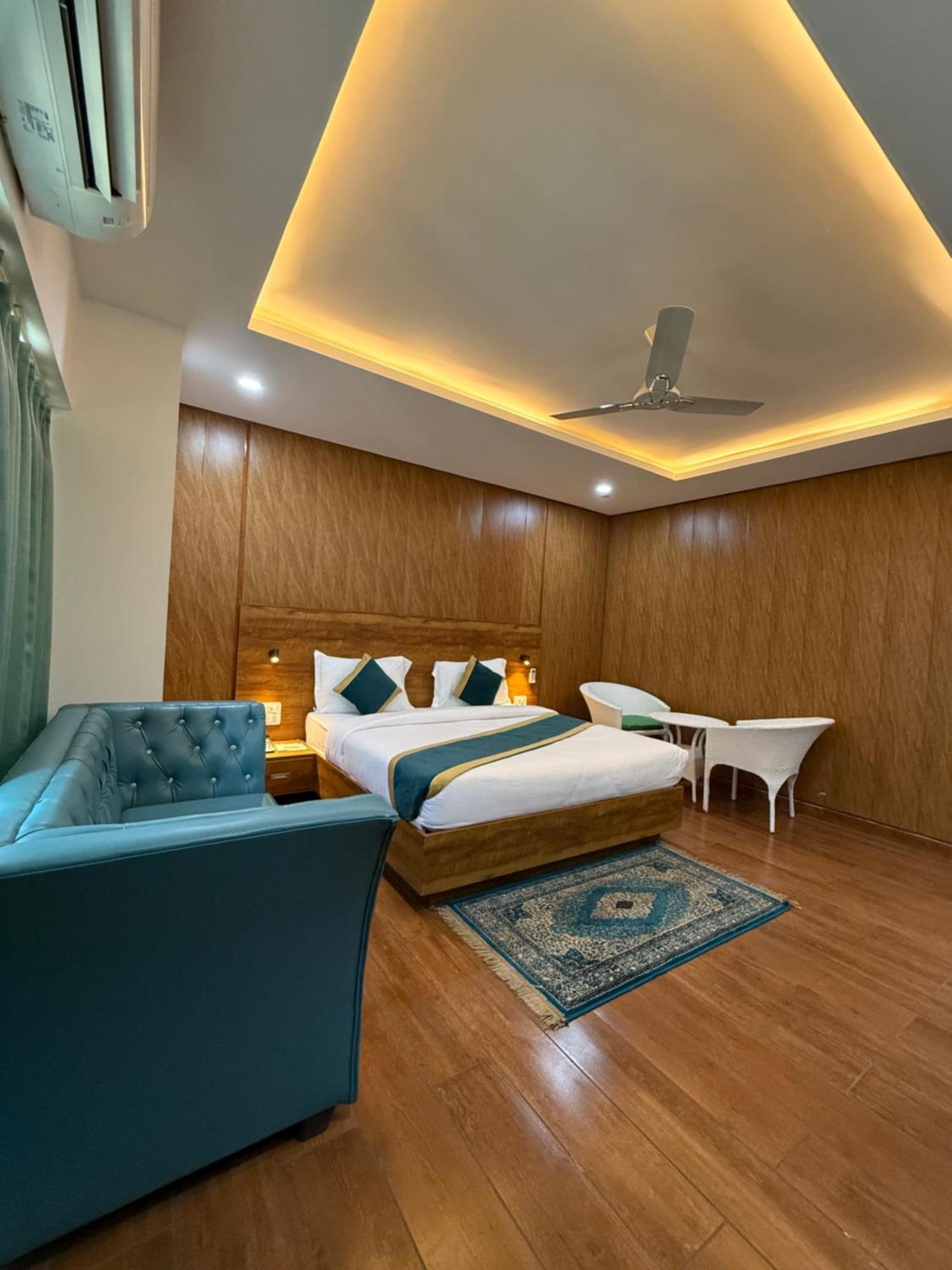 Hotel 7 Heaven 德拉敦 外观 照片